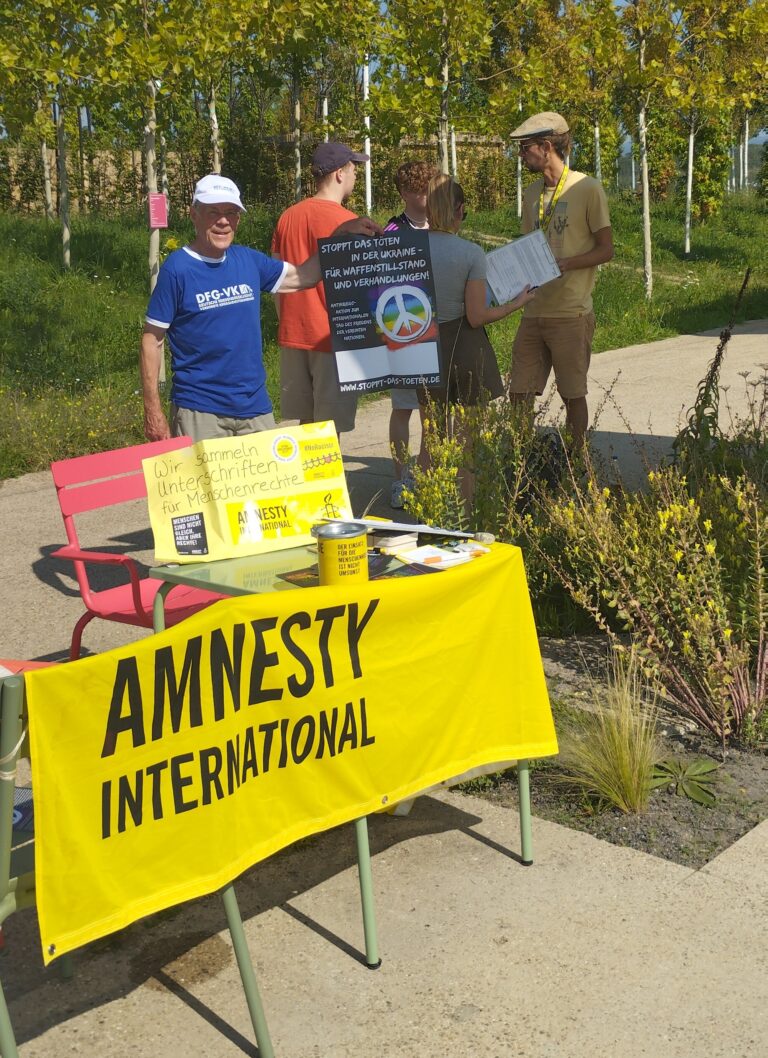 Aktive von Amnesty international haben das Angebot vom Förderverein mehrmals genutzt Unterschriften für Verfolgte zu sammeln